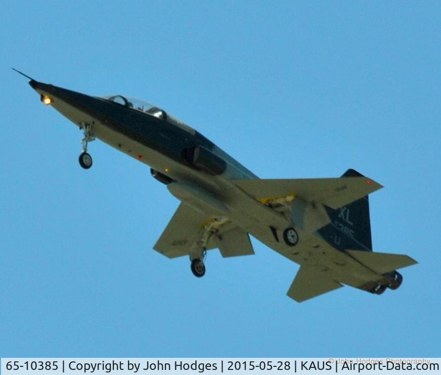 65-10385, 1965 Northrop T-38C-55-NO Talon C/N 5086, Taking the option at KAUS