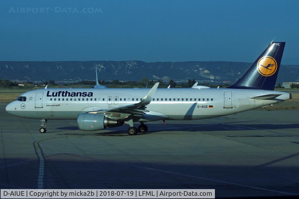 D-AIUE, 2014 Airbus A320-214 C/N 6092, Taxiing