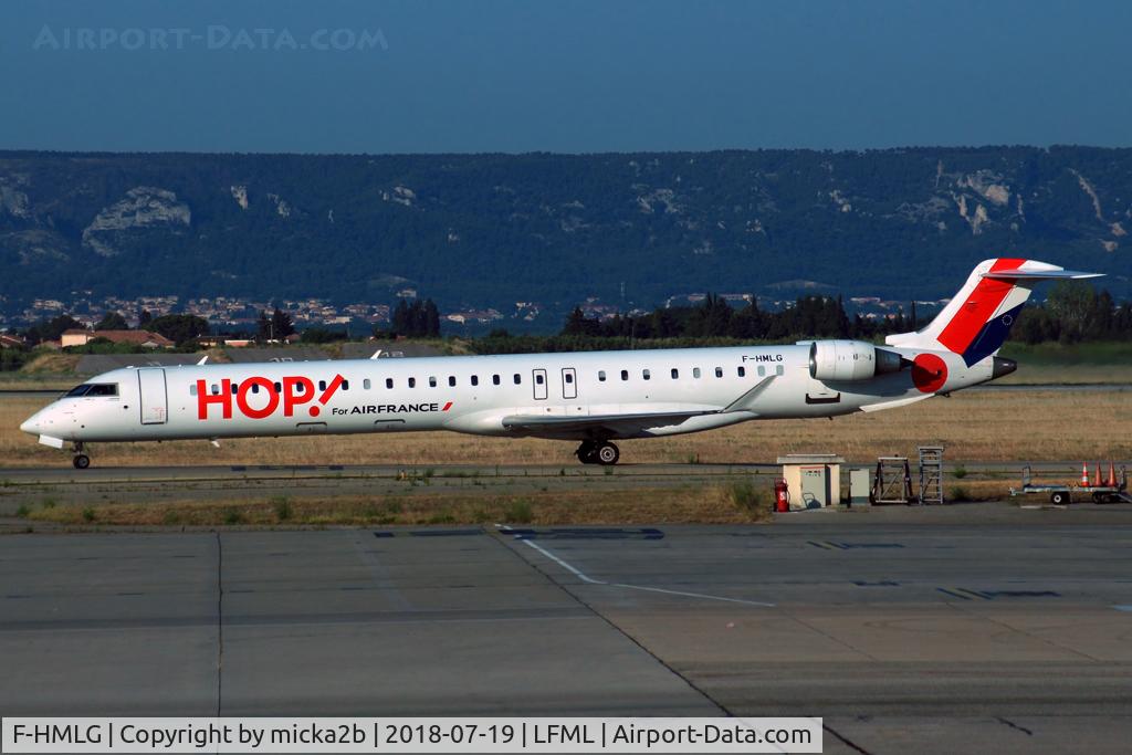 F-HMLG, 2011 Bombardier CRJ-1000EL NG (CL-600-2E25) C/N 19012, Taxiing