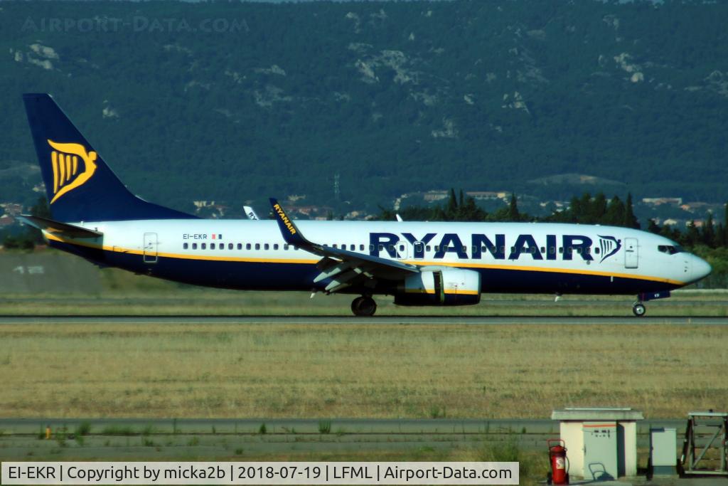 EI-EKR, 2010 Boeing 737-8AS C/N 38503, Landing