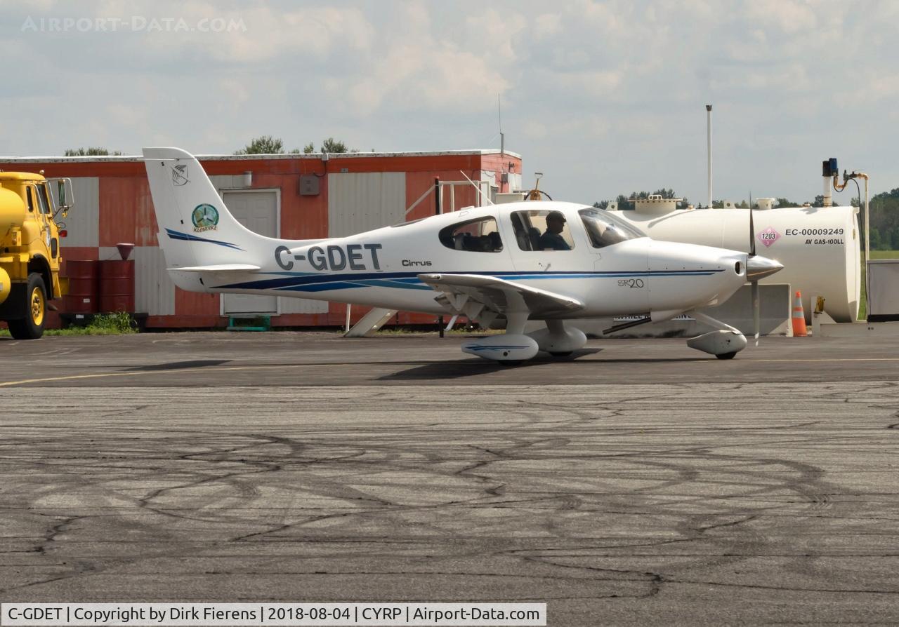 C-GDET, 2002 Cirrus SR20 C/N 1180, Departing after refueling