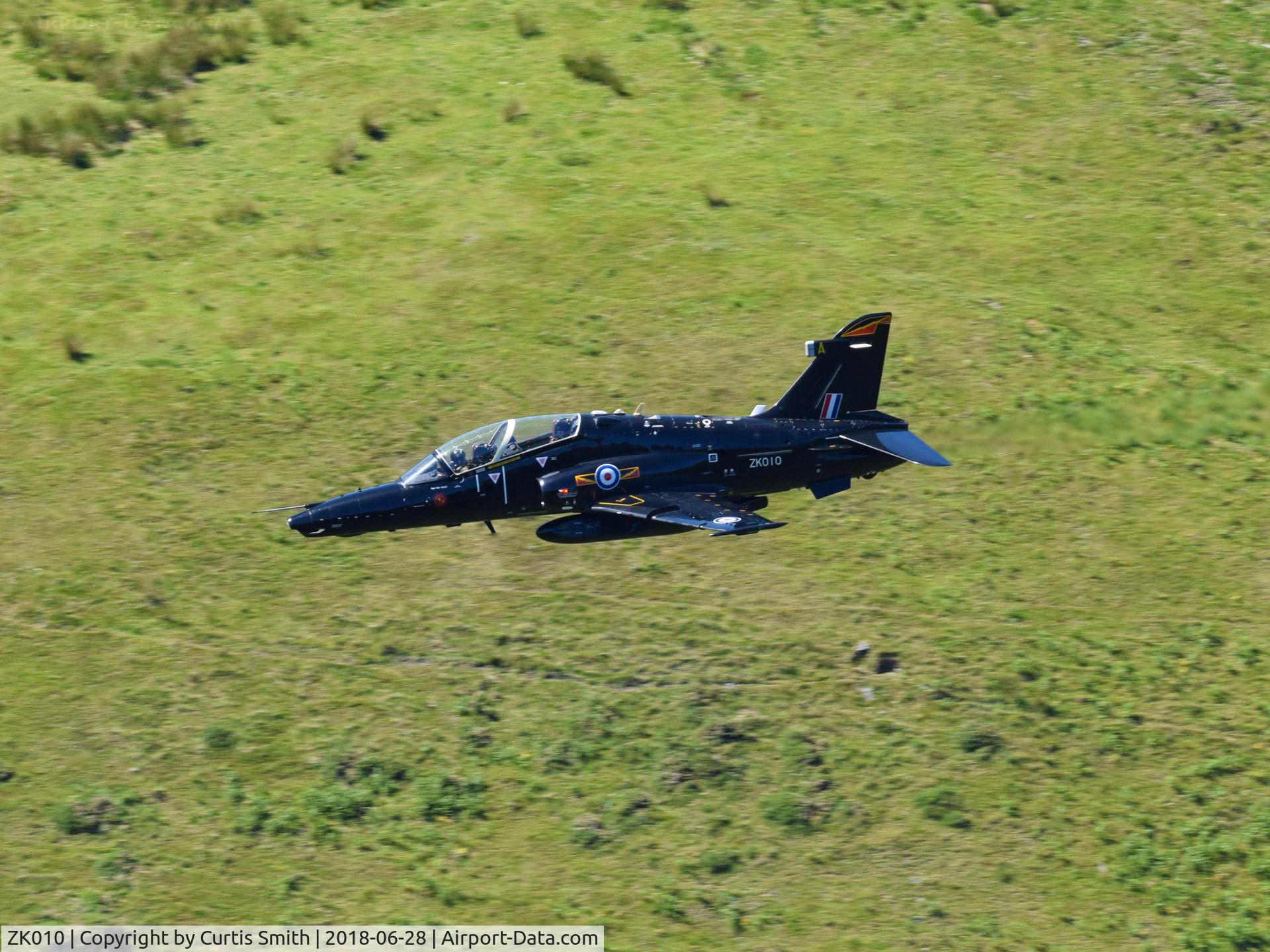 ZK010, 2005 British Aerospace Hawk T2 C/N RT001/1239, ZK010 flying through the Mach Loop.