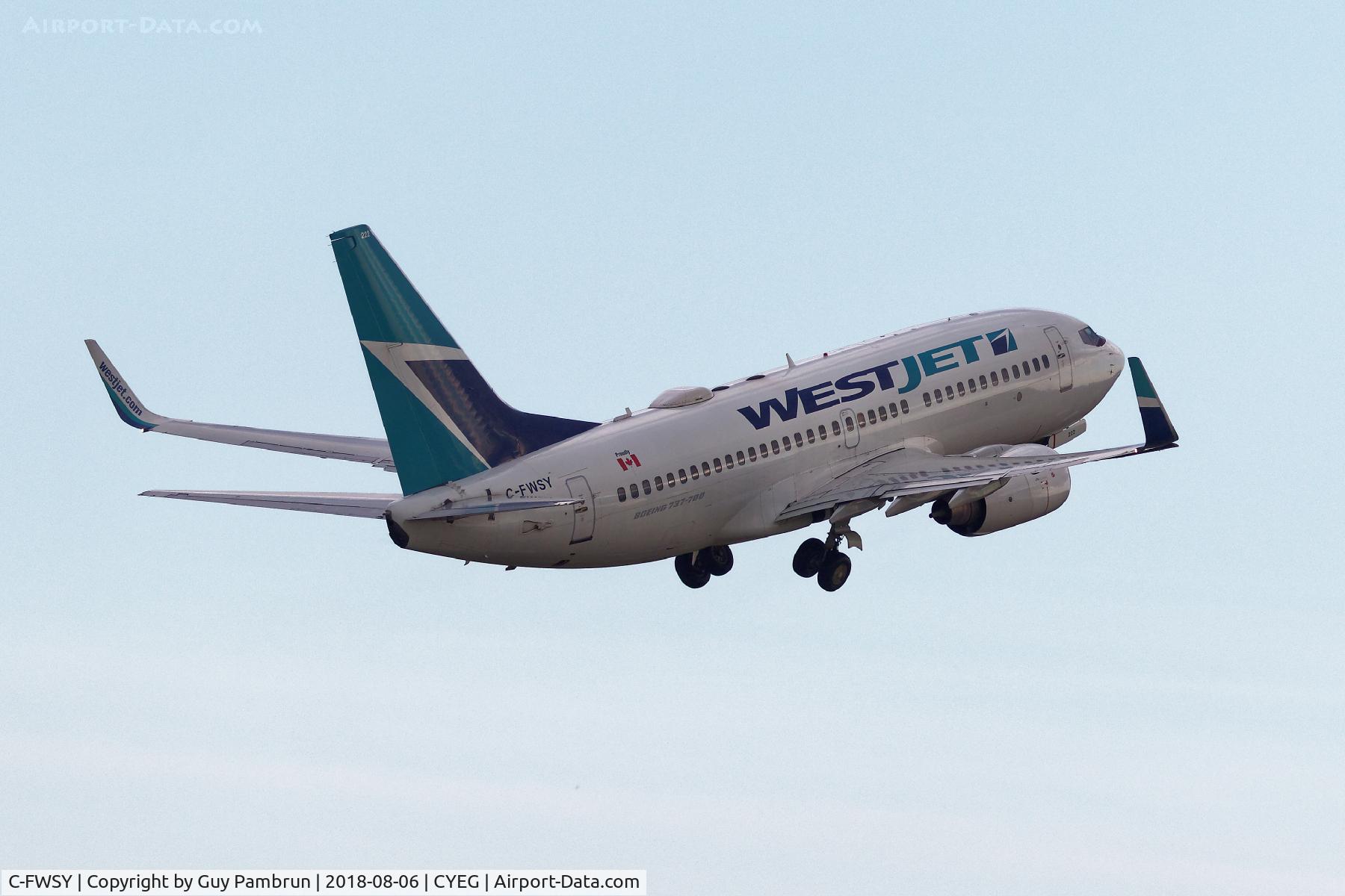 C-FWSY, 2004 Boeing 737-7CT C/N 32762, Departing