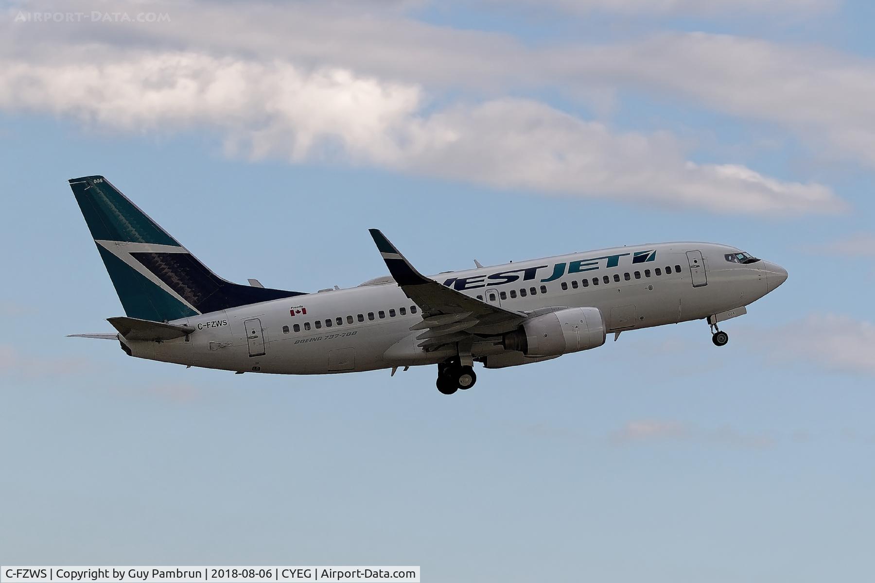 C-FZWS, 2001 Boeing 737-76N C/N 32731, Departing