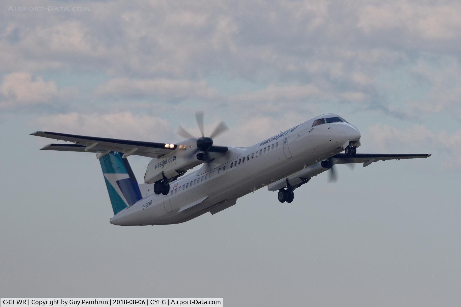 C-GEWR, 2016 Bombardier DHC-8-402 Dash 8 C/N 4546, Departing