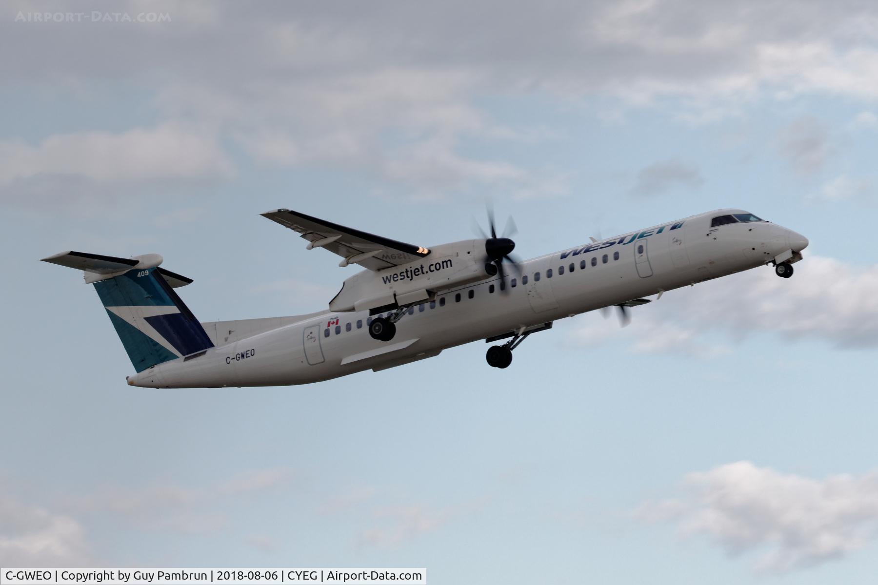 C-GWEO, 2013 Bombardier DHC-8-402 Q400 Dash 8 C/N 4462, Departing