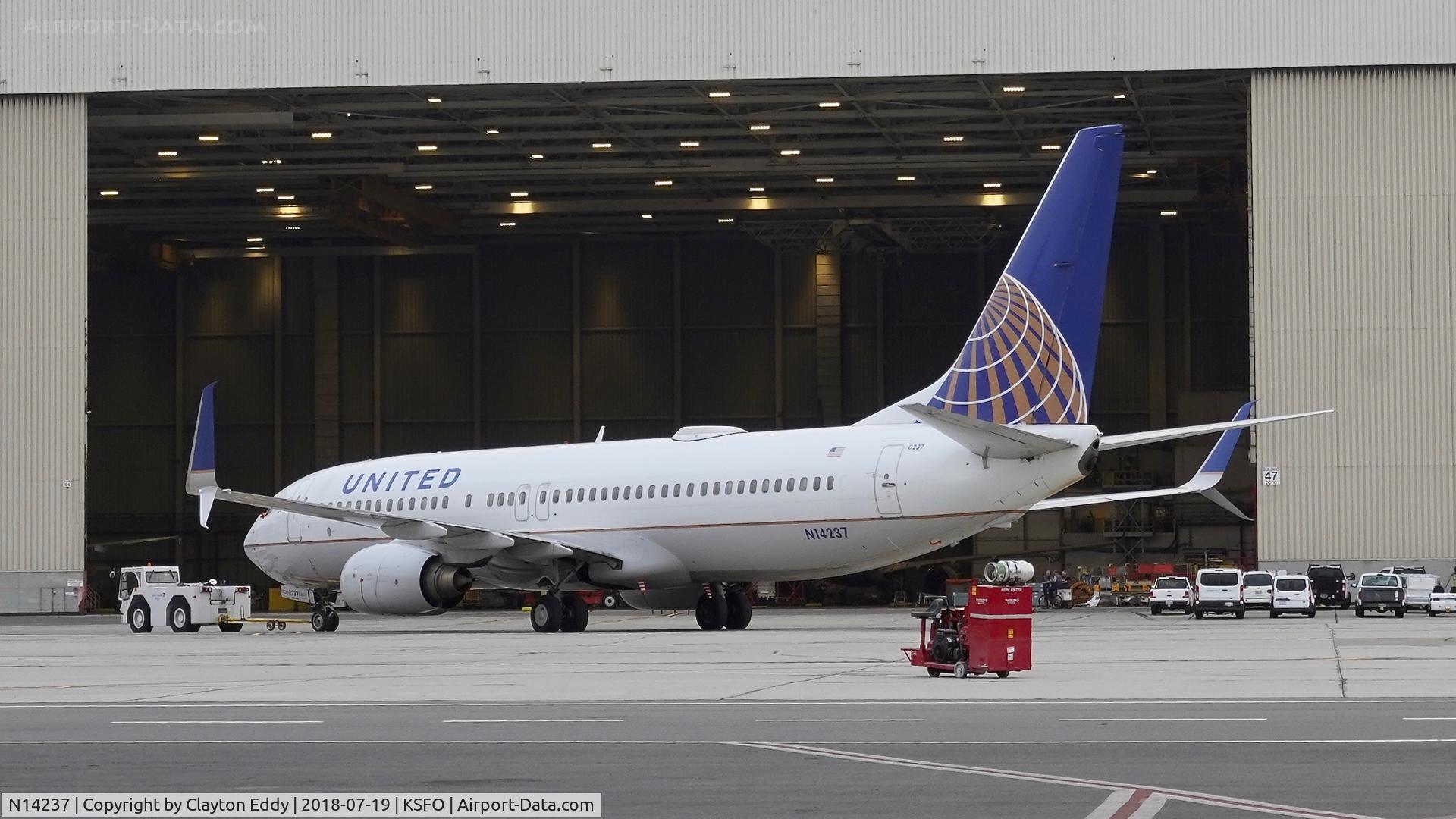 N14237, 1999 Boeing 737-824 C/N 28802, SFO 2018.
