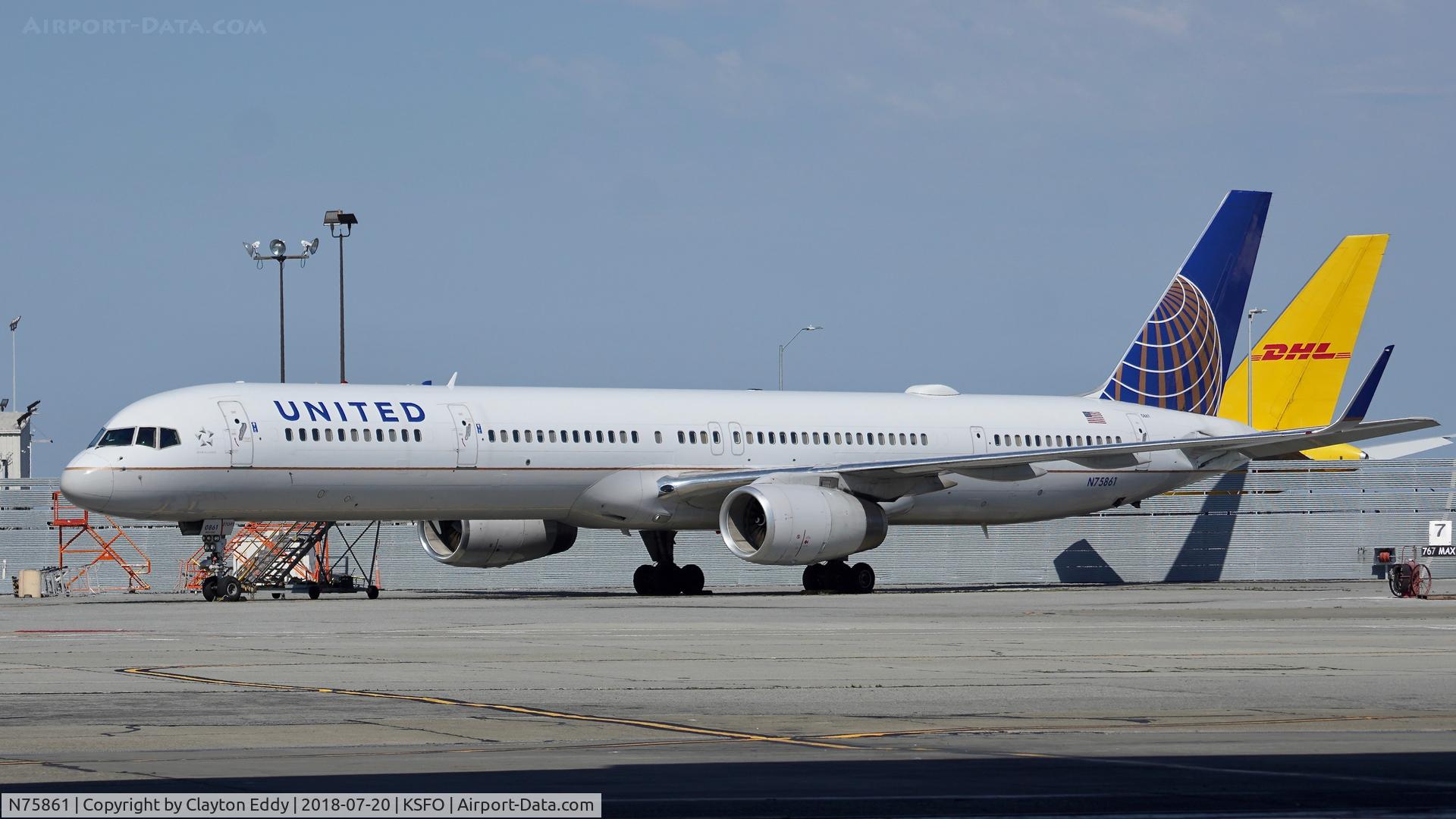 N75861, 2001 Boeing 757-33N C/N 32585, SFO 2018.