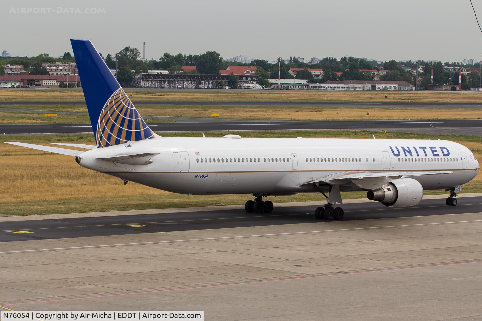 N76054, 2000 Boeing 767-424/ER C/N 29449, United Airlines