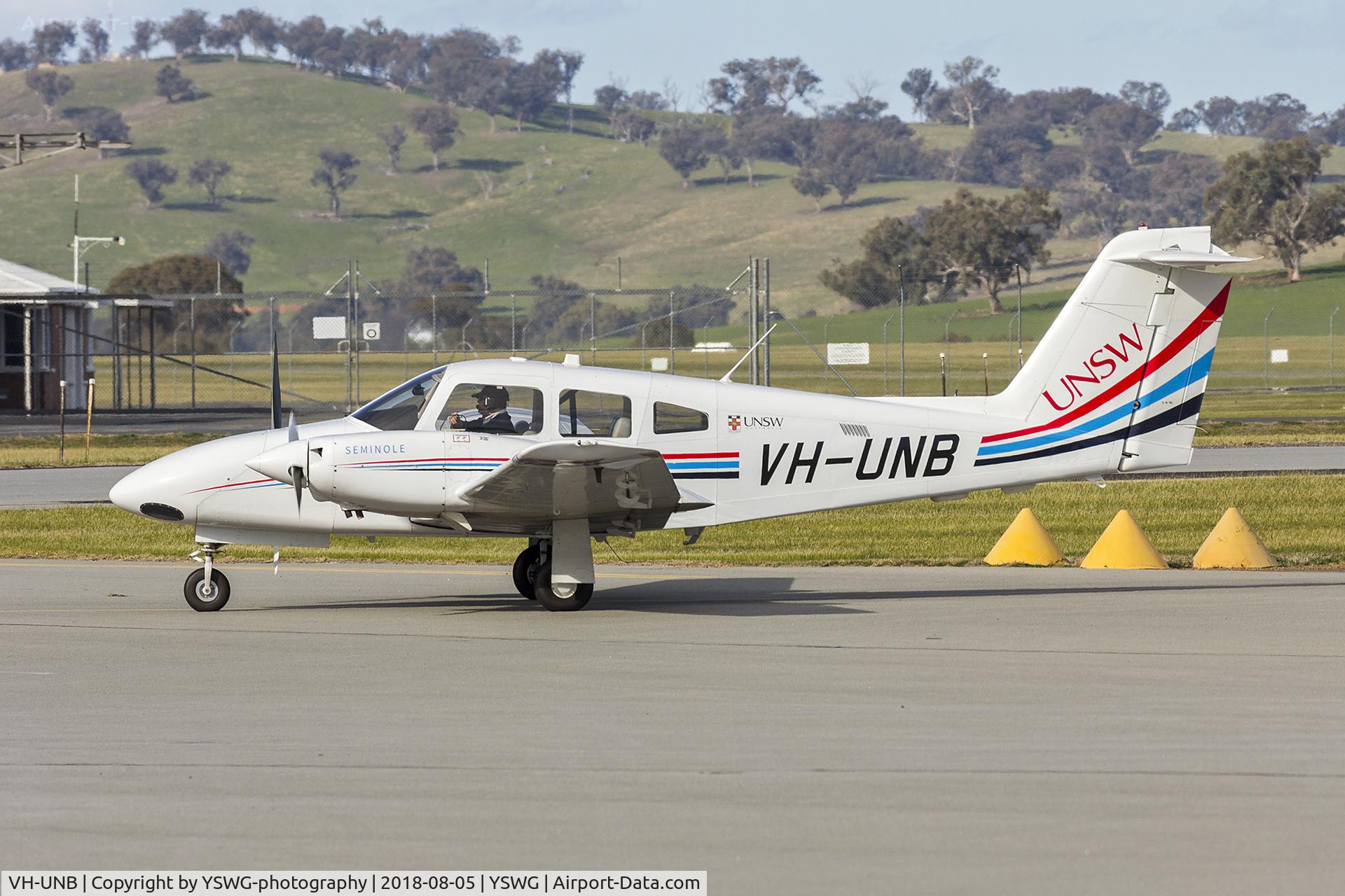 VH-UNB, Piper PA-44-180 Seminole C/N 4496402, University of New South Wales (VH-UNB) Piper PA-44-180 Seminole at Wagga Wagga Airport