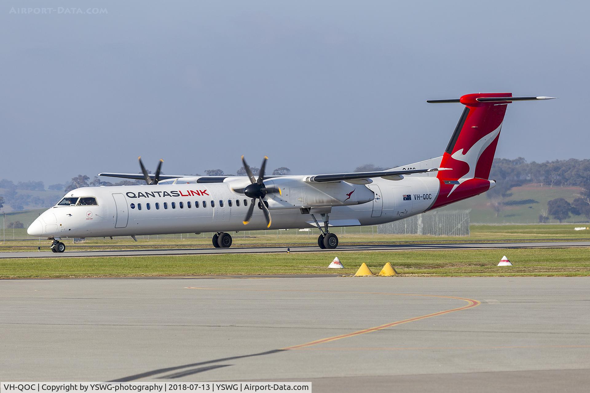 VH-QOC, 2005 De Havilland Canada DHC-8-402Q Dash 8 C/N 4117, QantasLink (VH-QOC) Bombardier DHC-8-402Q taxiing at Wagga Wagga Airport