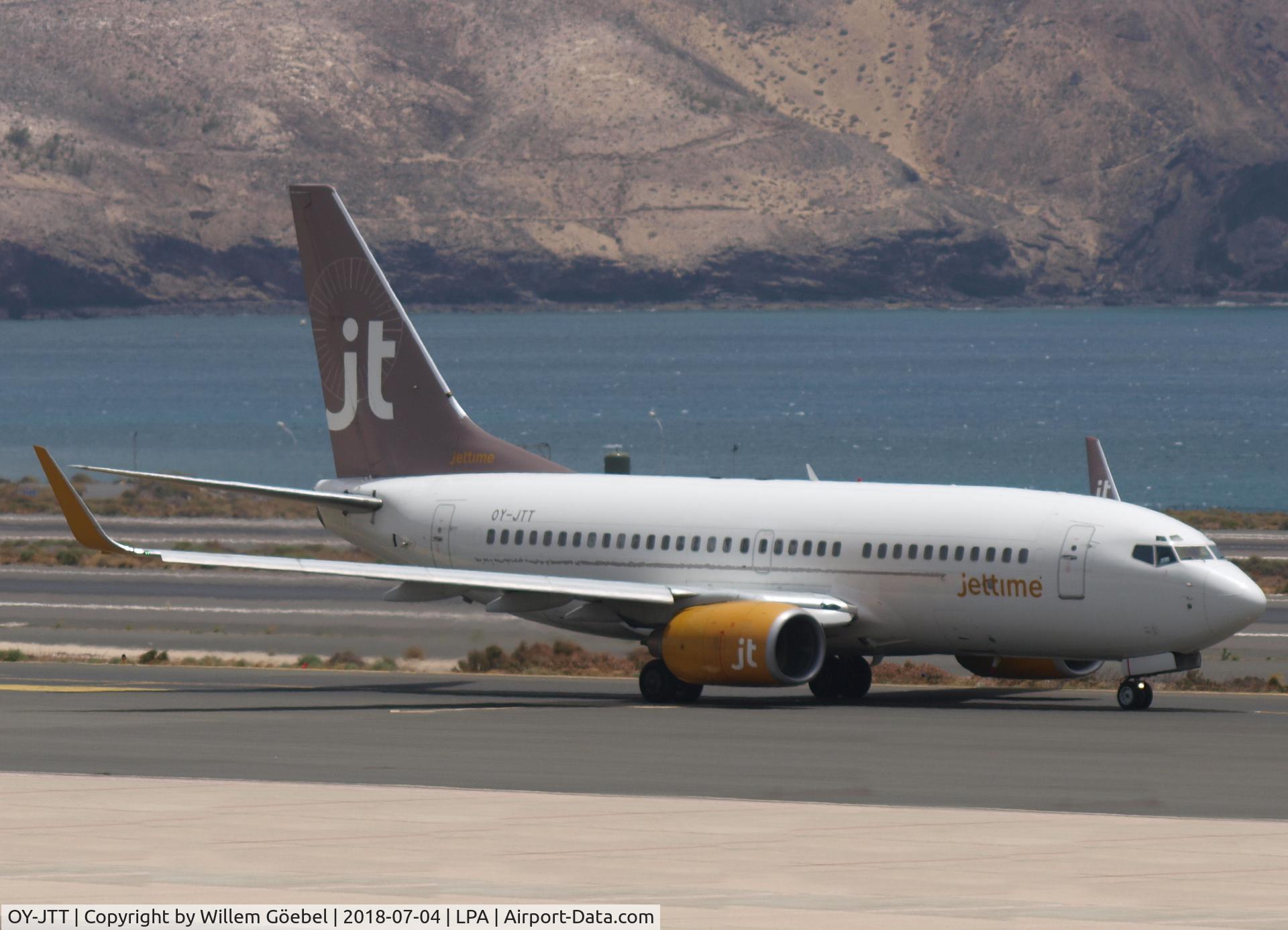 OY-JTT, 1999 Boeing 737-73S C/N 29079, Taxi to runway of LPA