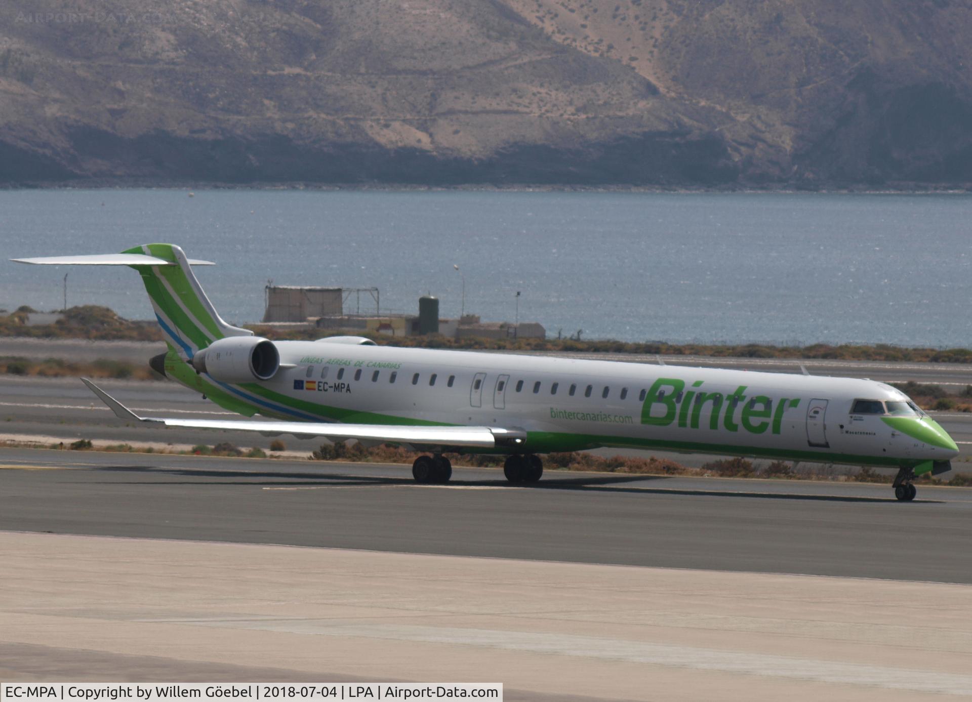 EC-MPA, 2017 Bombardier CRJ-1000ER NG (CL-600-2E25) C/N 19054, Taxi to runway of LPA