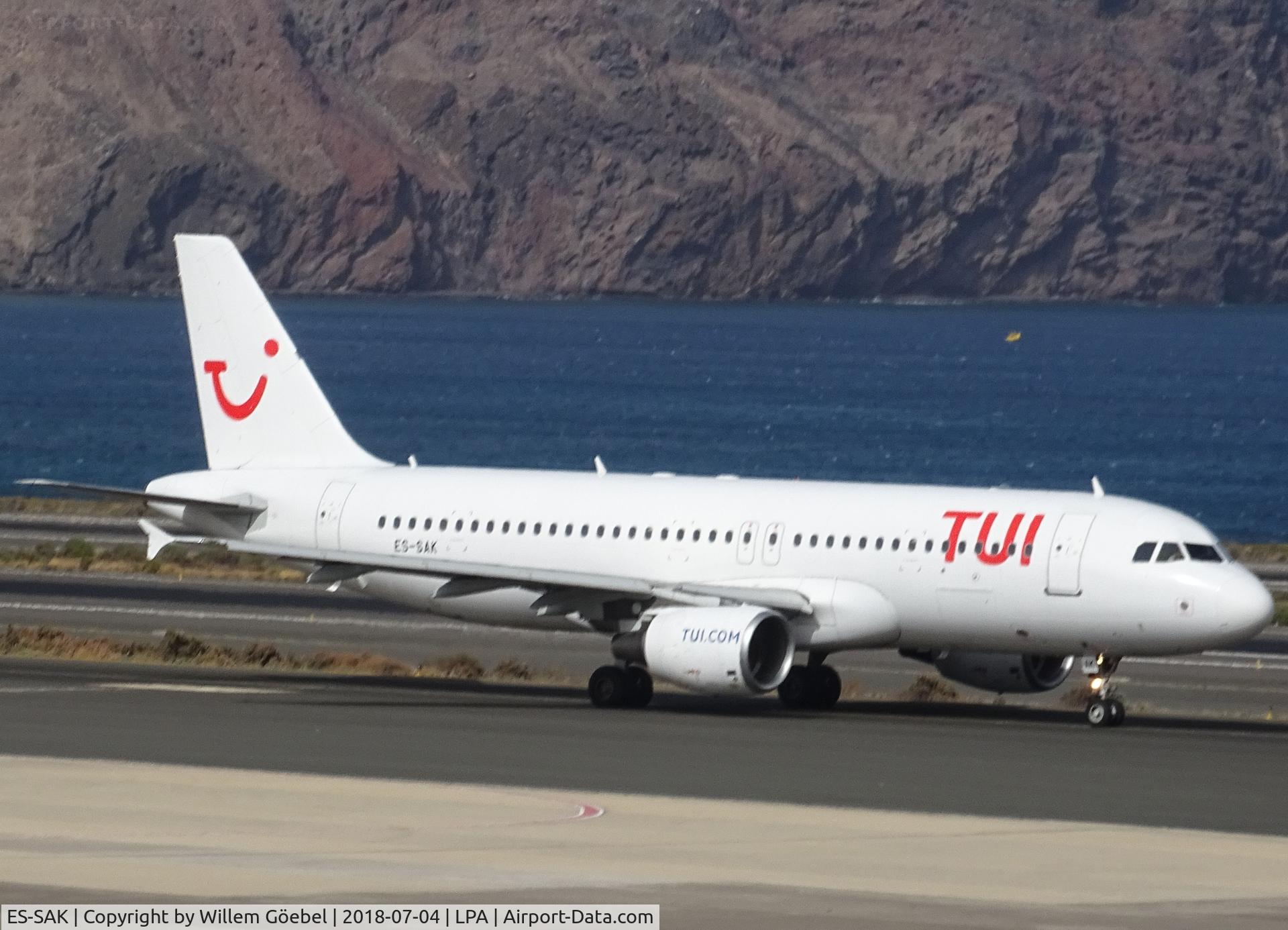 ES-SAK, 1998 Airbus A320-214 C/N 888, Taxi to runway of LPA