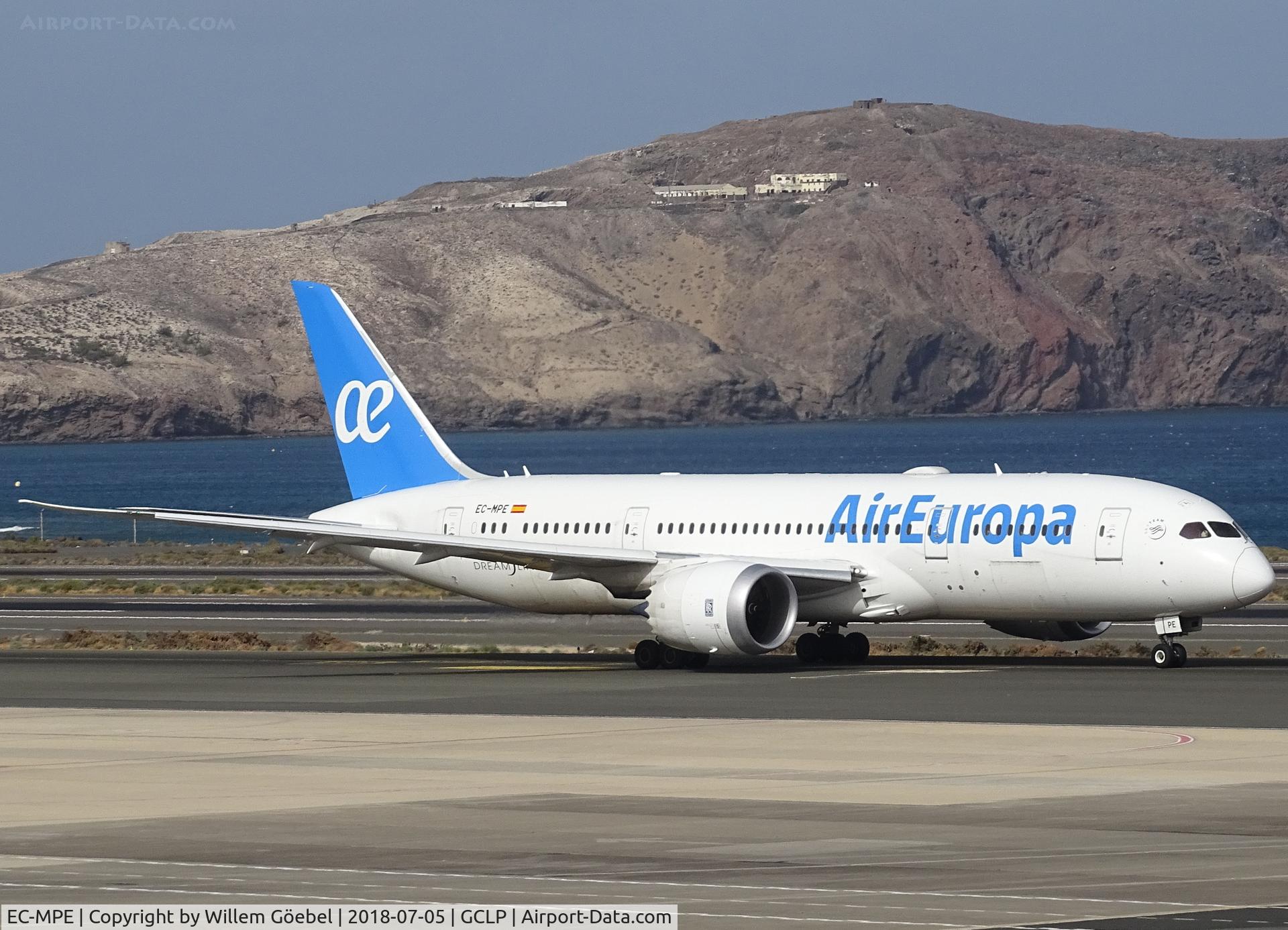 EC-MPE, 2017 Boeing 787-8 Dreamliner C/N 36418, Taxi to runway of LPA