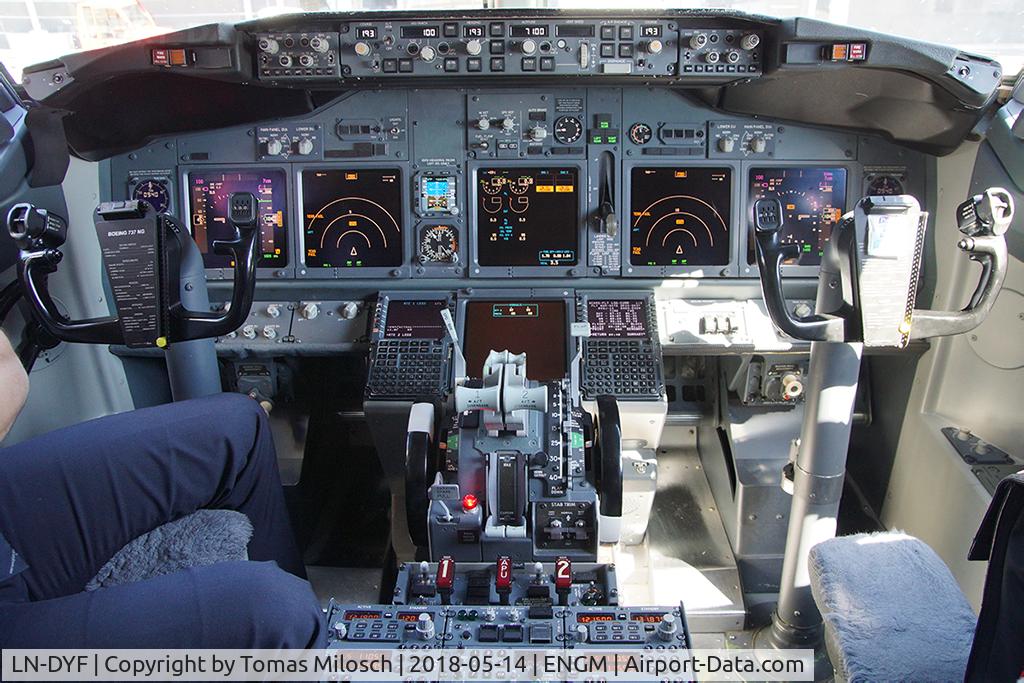 LN-DYF, 2010 Boeing 737-8JP C/N 39004, Thanks to the very friendly crew!