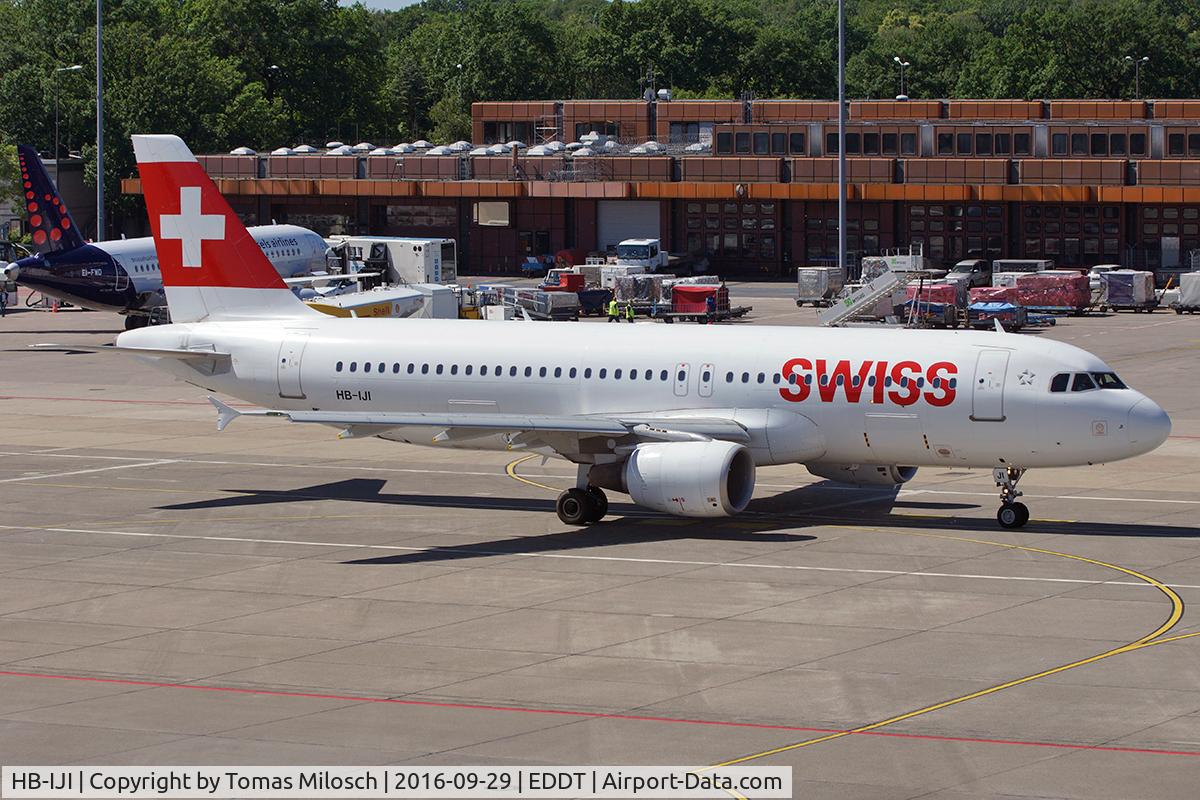 HB-IJI, 1996 Airbus A320-214 C/N 0577, 