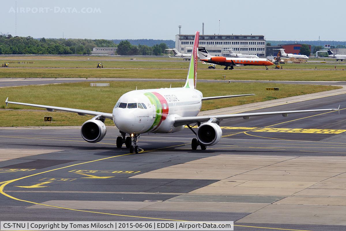 CS-TNU, 2009 Airbus A320-214 C/N 4106, 