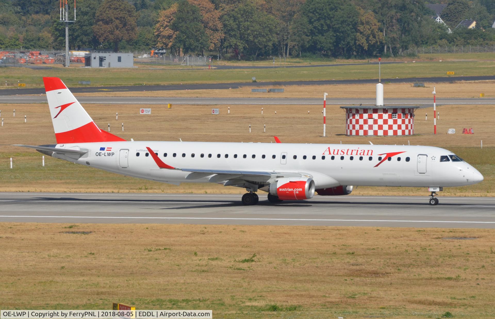 OE-LWP, 2012 Embraer 195LR  (ERJ-190-200LR) C/N 19000558, Austrian ERJ195 departing