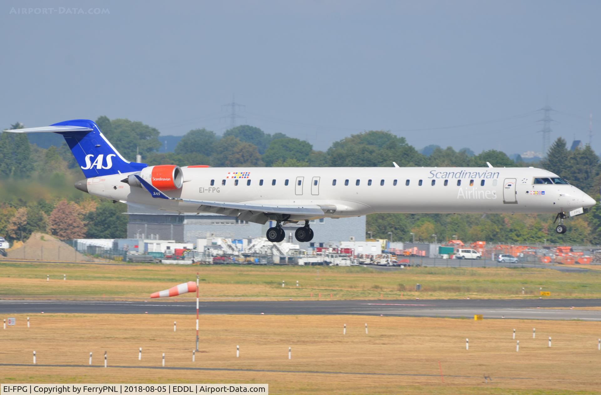 EI-FPG, 2016 Bombardier CRJ-900LR (CL-600-2D24) C/N 15406, SAS CL900 landing
