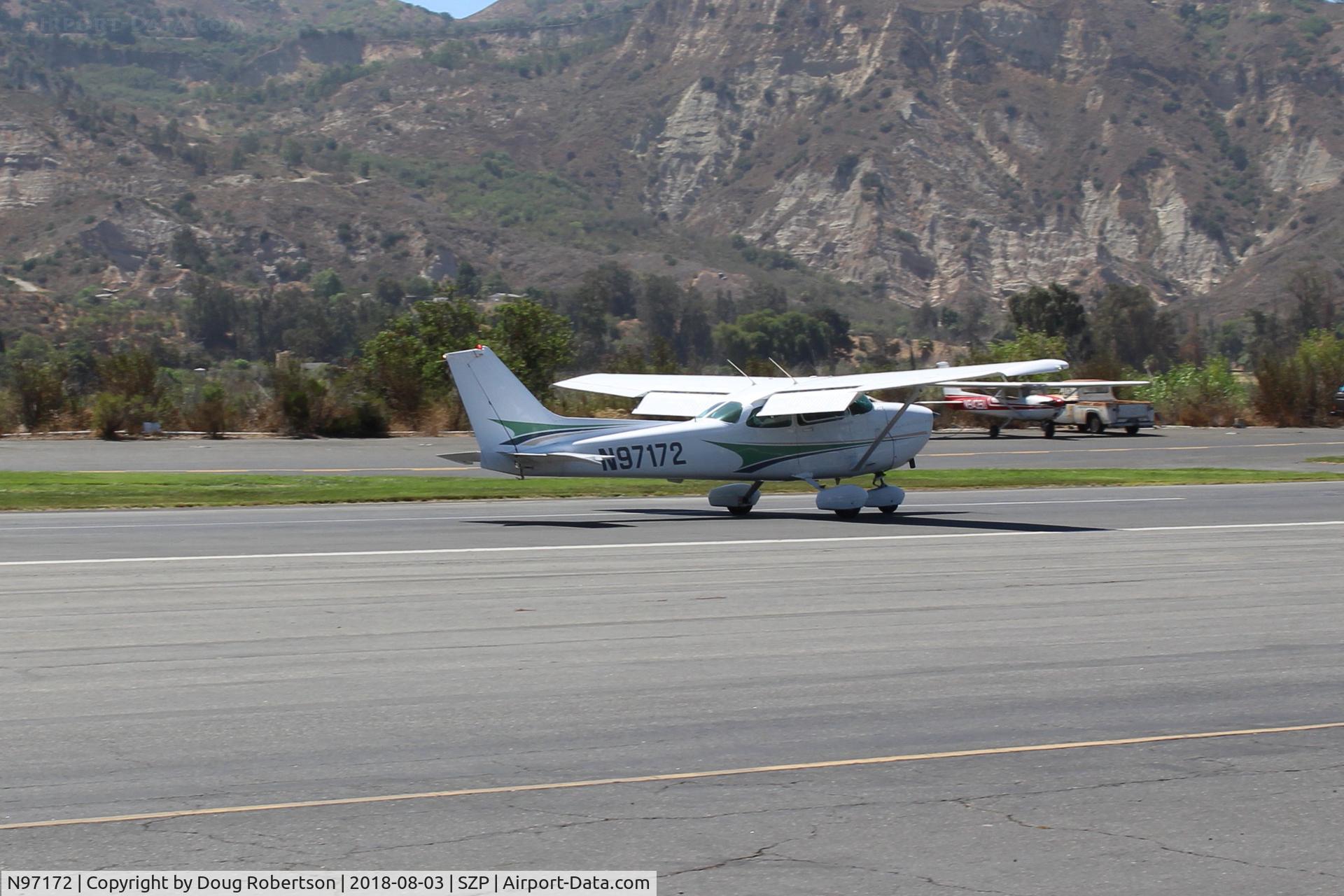 N97172, 1984 Cessna 172P C/N 17276162, 1984 Cessna 172P SKYHAWK, Lycoming O-320-D2J 160 Hp, landing roll Rwy 22