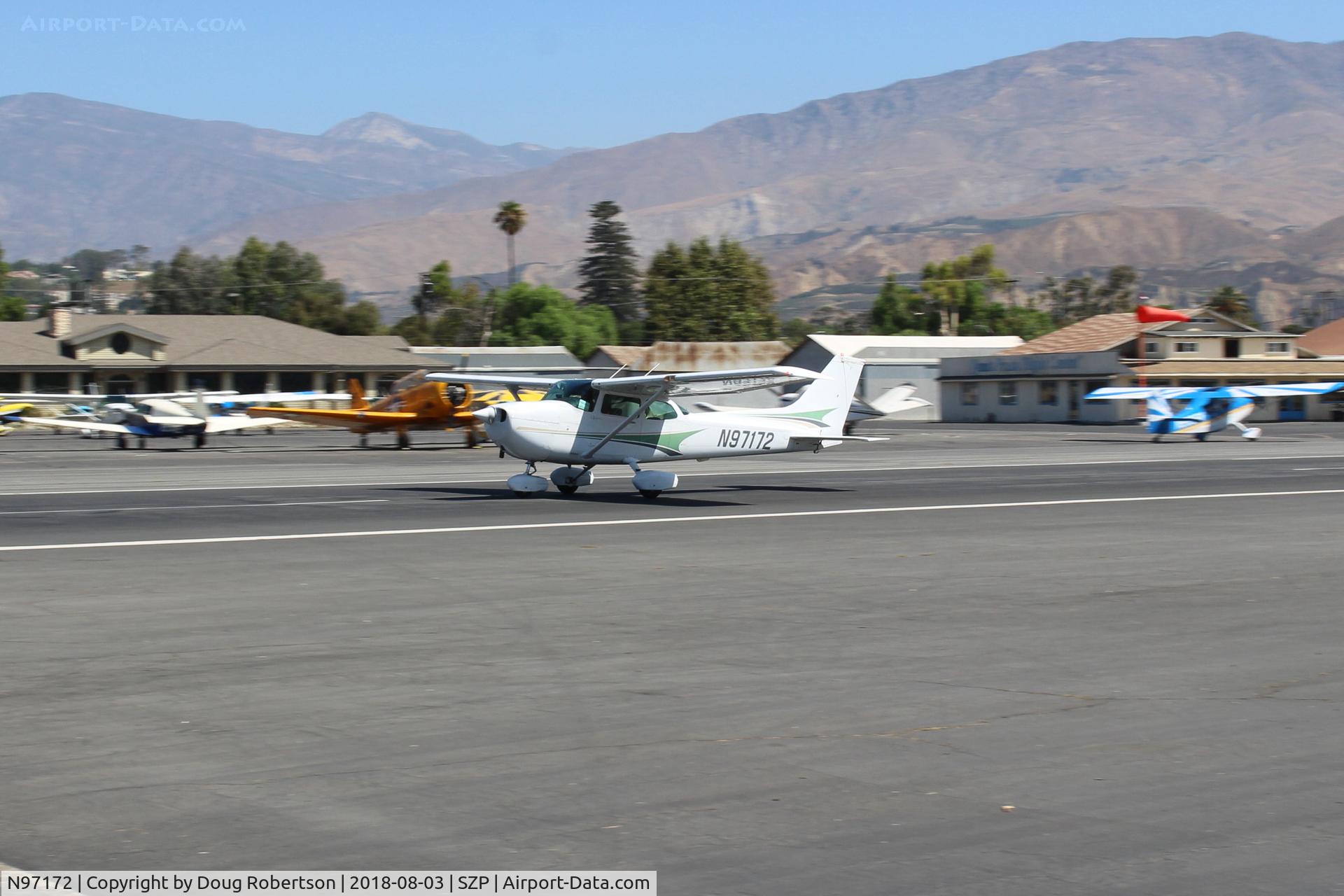 N97172, 1984 Cessna 172P C/N 17276162, 1984 Cessna 172P SKYHAWK, Lycoming O-320-D2J 160 Hp, takeoff roll Rwy 22