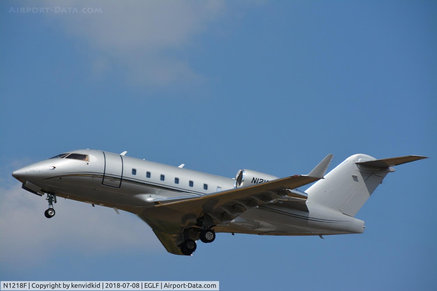 N1218F, 2006 Bombardier Challenger 604 (CL-600-2B16) C/N 5658, Departing Farnborough.
