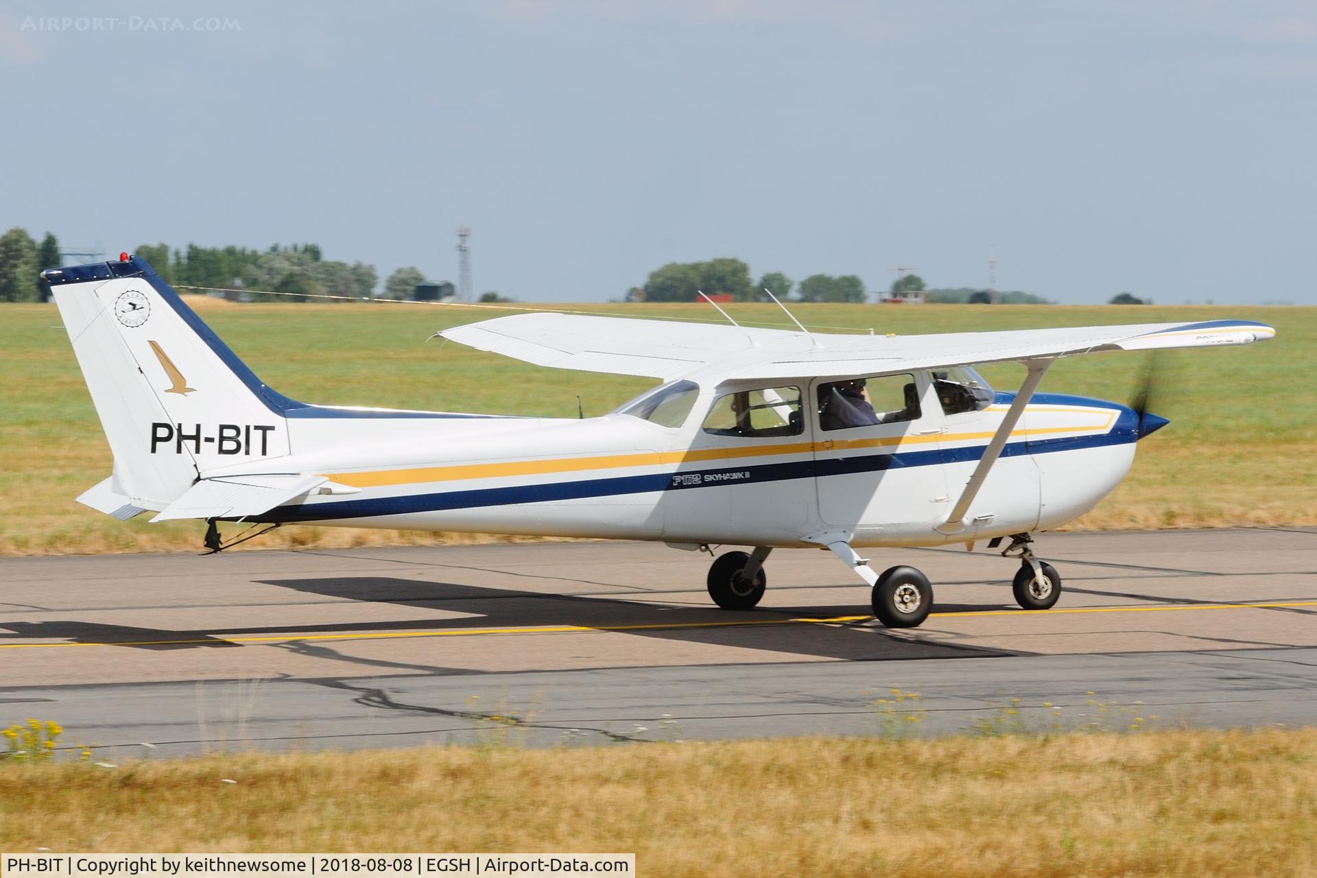 PH-BIT, Reims F172N Skyhawk C/N 1863, Leaving Norwich.