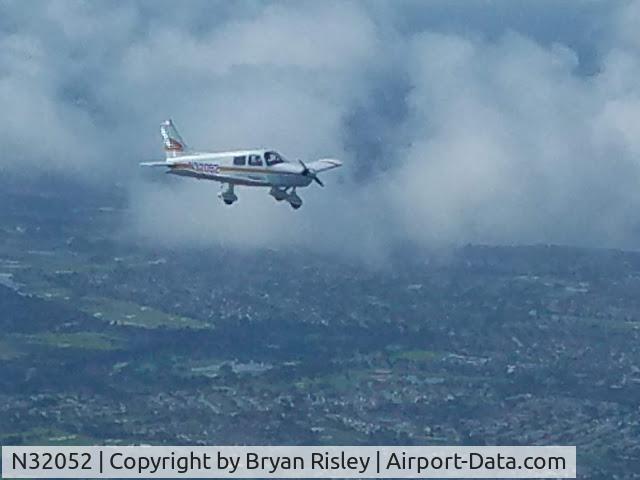 N32052, 1974 Piper PA-28-140 C/N 28-7525016, N32052