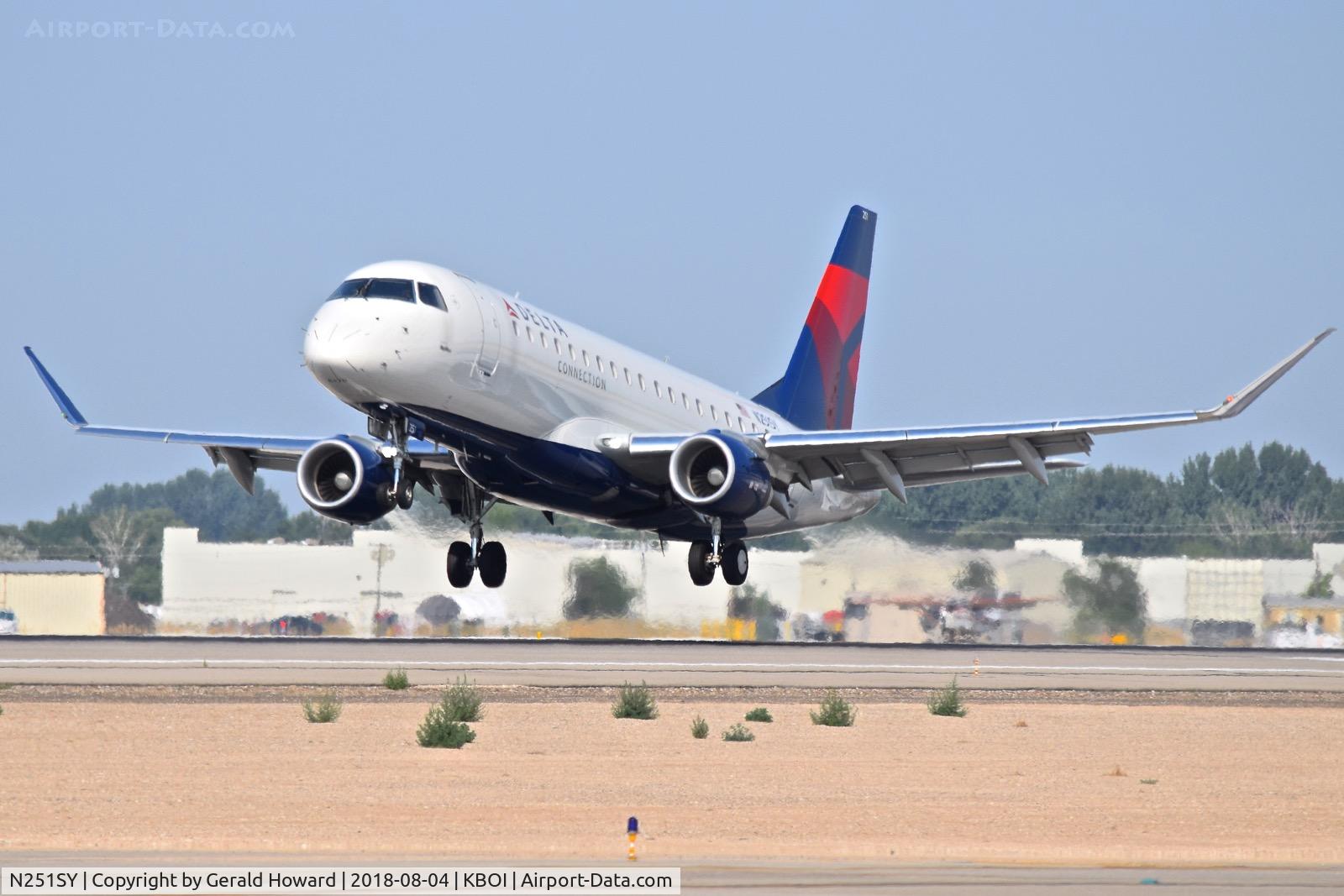 N251SY, 2016 Embraer 175LR (ERJ-170-200LR) C/N 17000611, Landing RWY 10L.