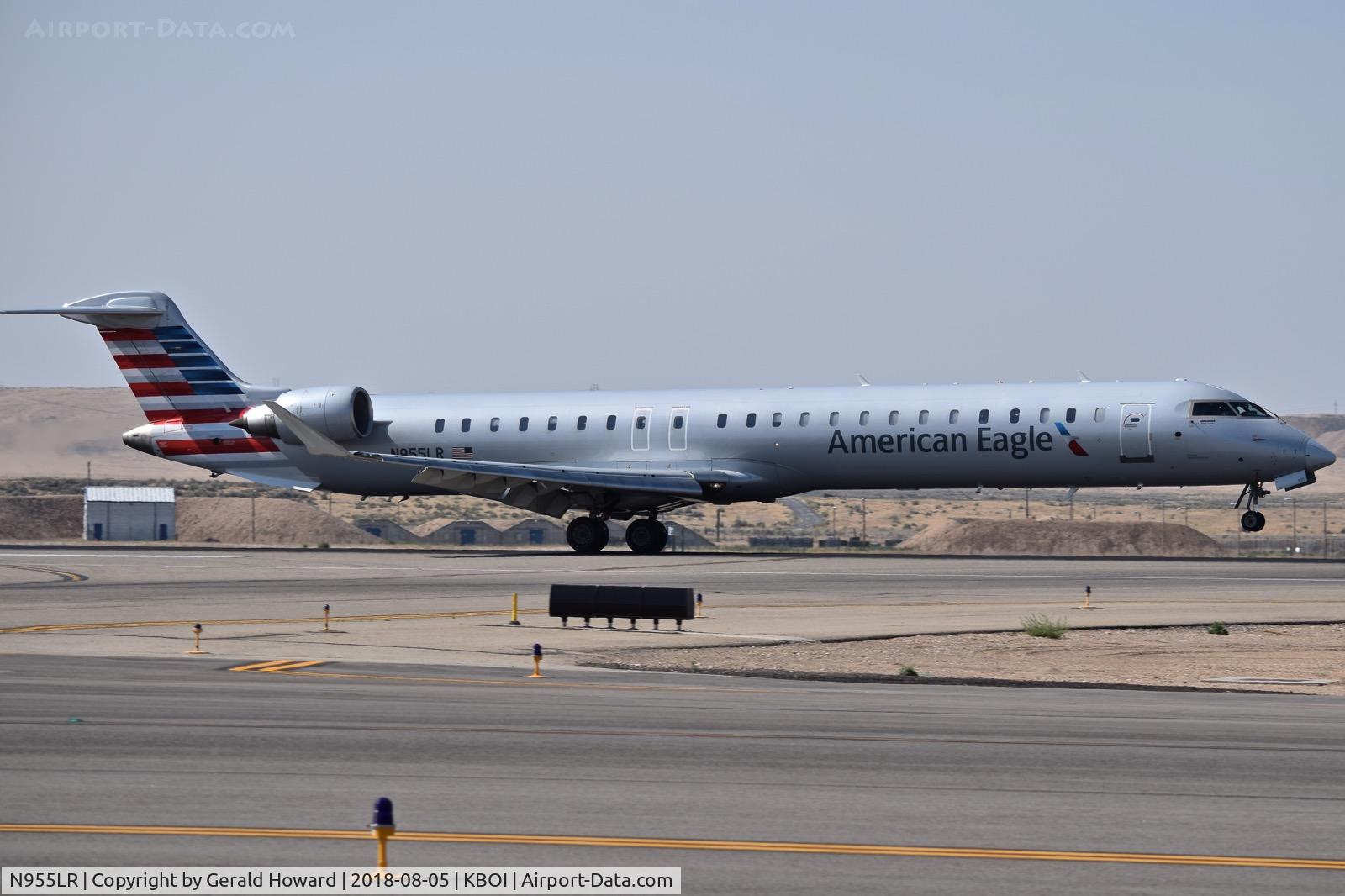 N955LR, 2015 Bombardier CRJ-900ER (CL-600-2D24) C/N 15376, Landing RWY 28R.