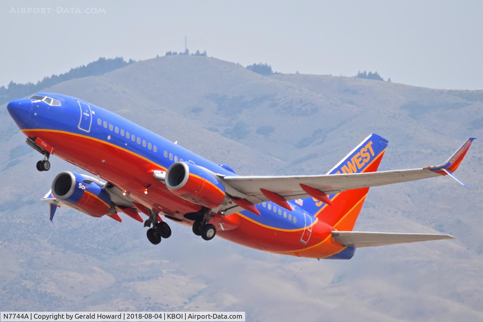 N7744A, 2007 Boeing 737-7BD C/N 33931, Take off from RWY 28R.
