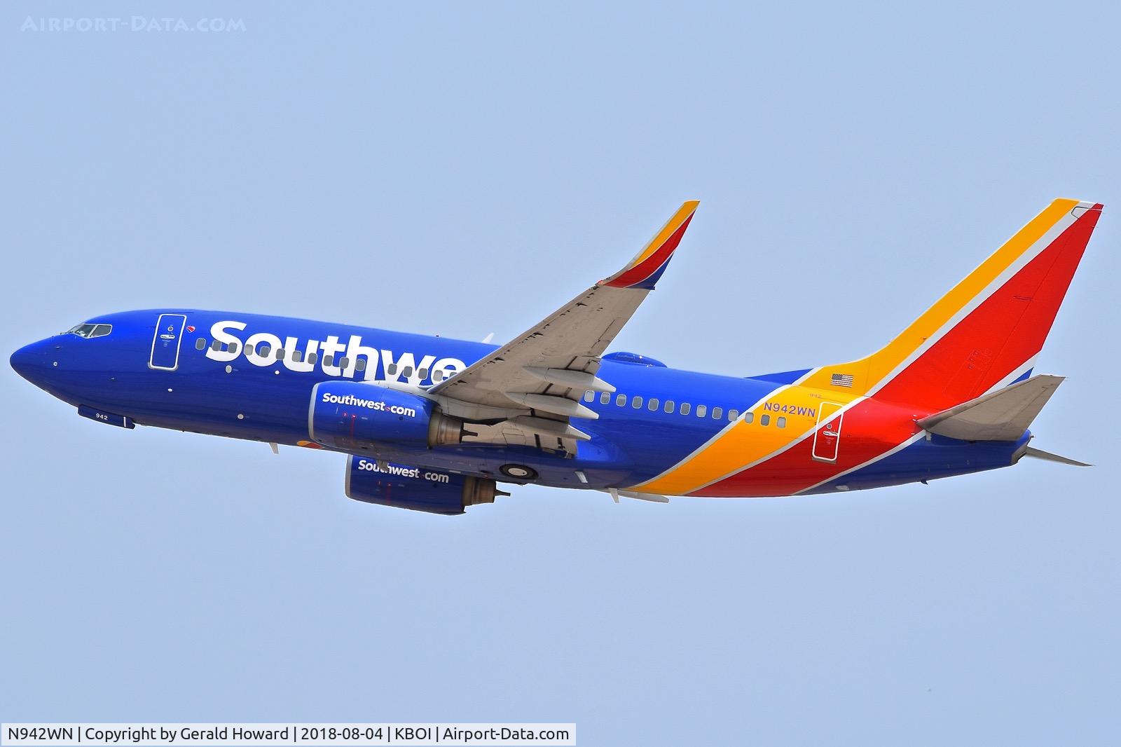 N942WN, 2009 Boeing 737-7H4 C/N 36648, Take off from RWY 10L.