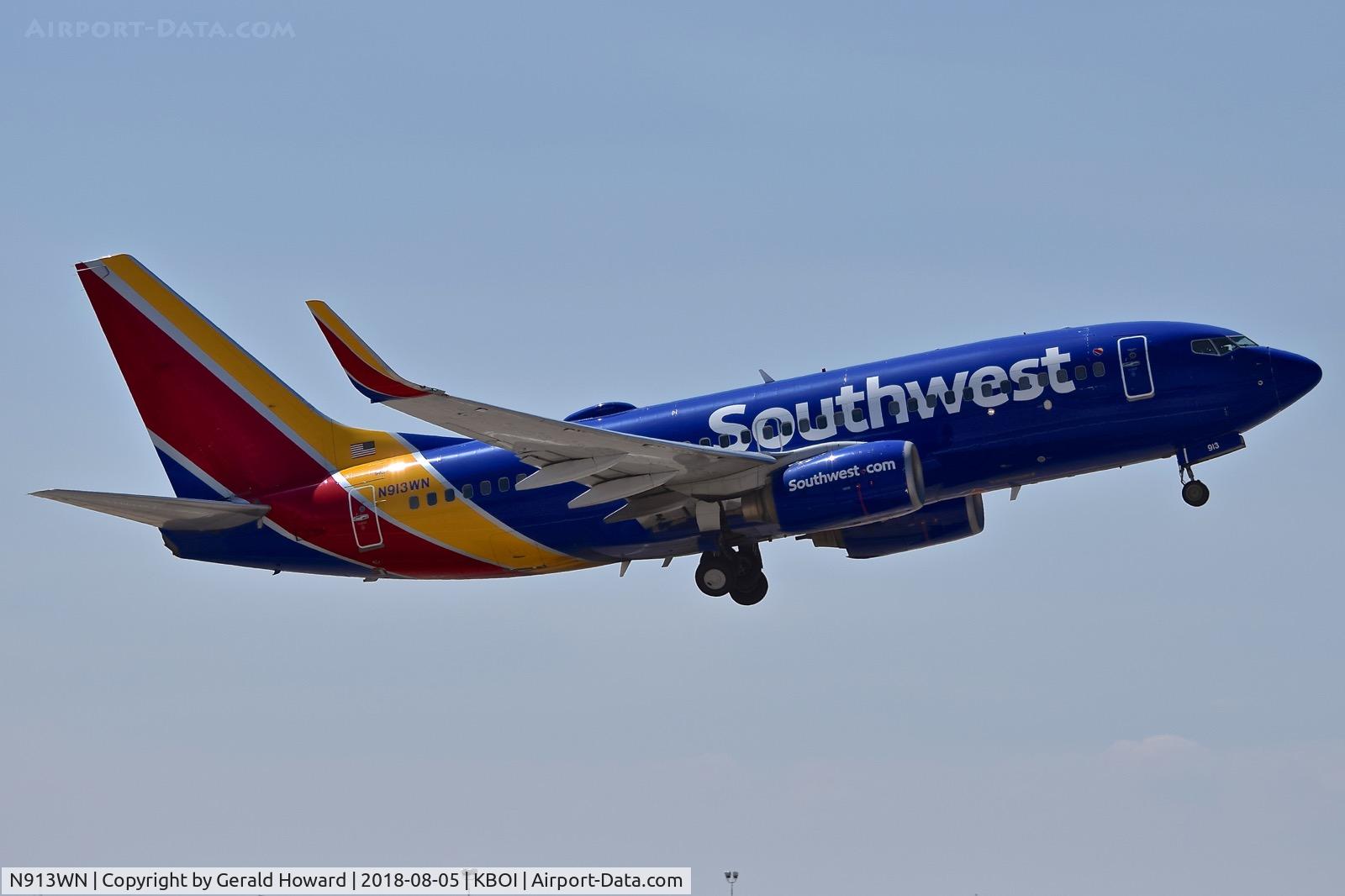 N913WN, 2008 Boeing 737-7H4 C/N 29840, Climb out from RWY 28R.