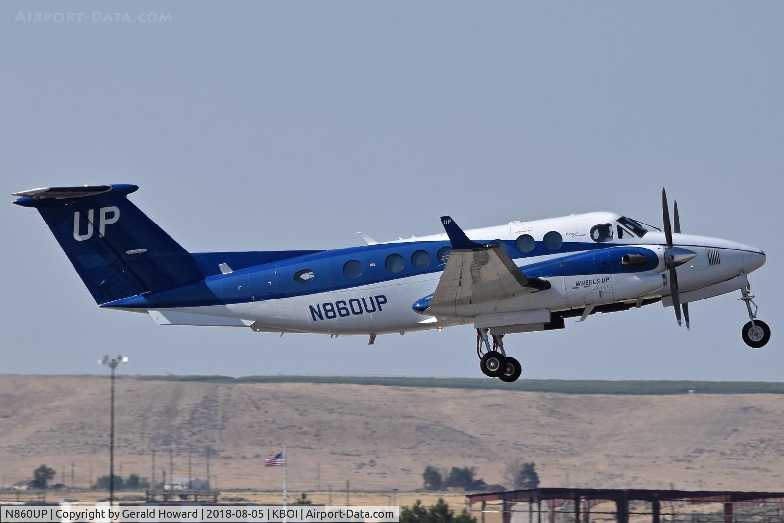 N860UP, 2016 Beechcraft B300 King Air 350 C/N FL-1055, Take off from RWY 28R.