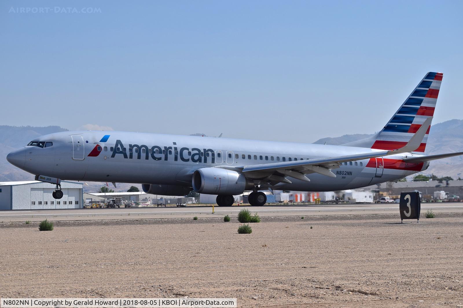 N802NN, 2009 Boeing 737-823 C/N 31073, Landing RWY 28R.