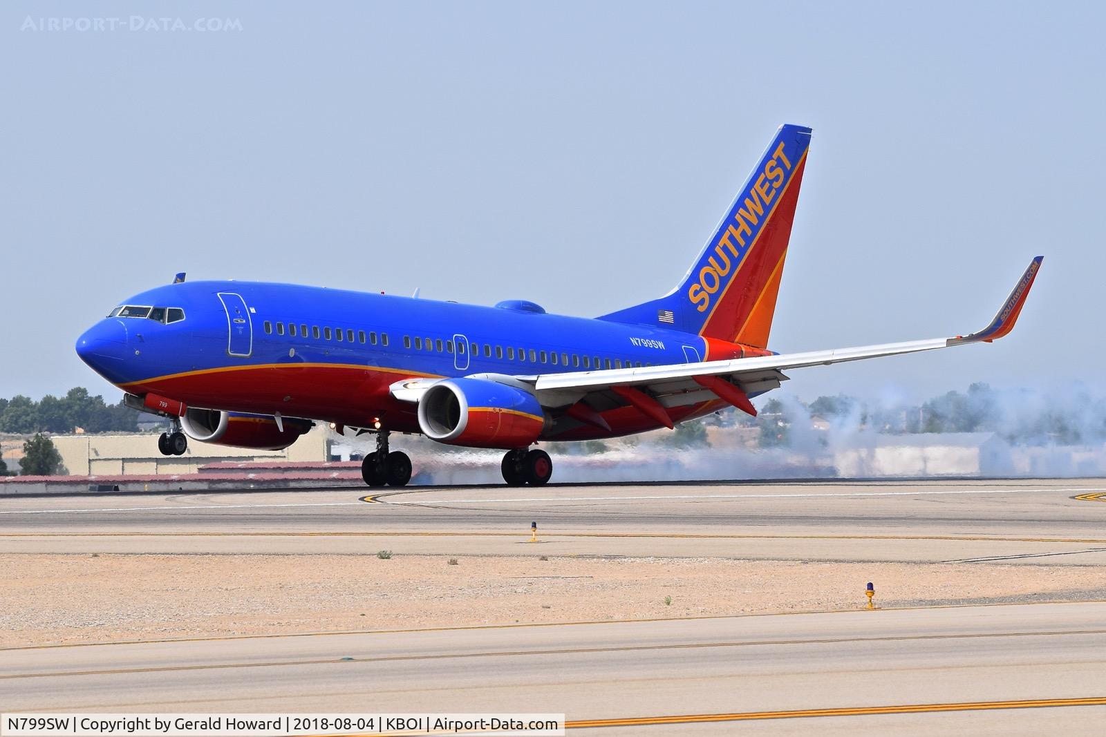 N799SW, 1998 Boeing 737-7Q8 C/N 28209, Landing RWY 10L.