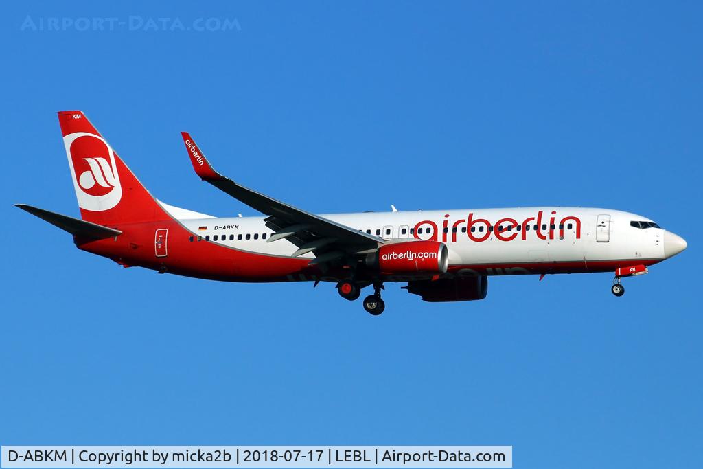 D-ABKM, 2010 Boeing 737-86J C/N 37755, Landing