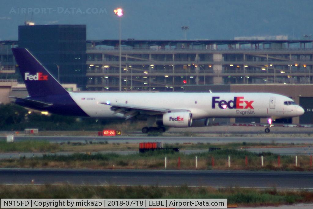 N915FD, 1988 Boeing 757-236 C/N 24120, Taxiing