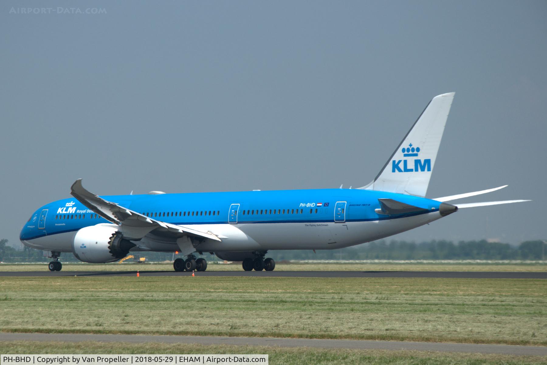 PH-BHD, 2015 Boeing 787-9 Dreamliner Dreamliner C/N 38763, KLM Boeing 787-9 Dreamliner taking off from Schiphol airport, the Netherlands