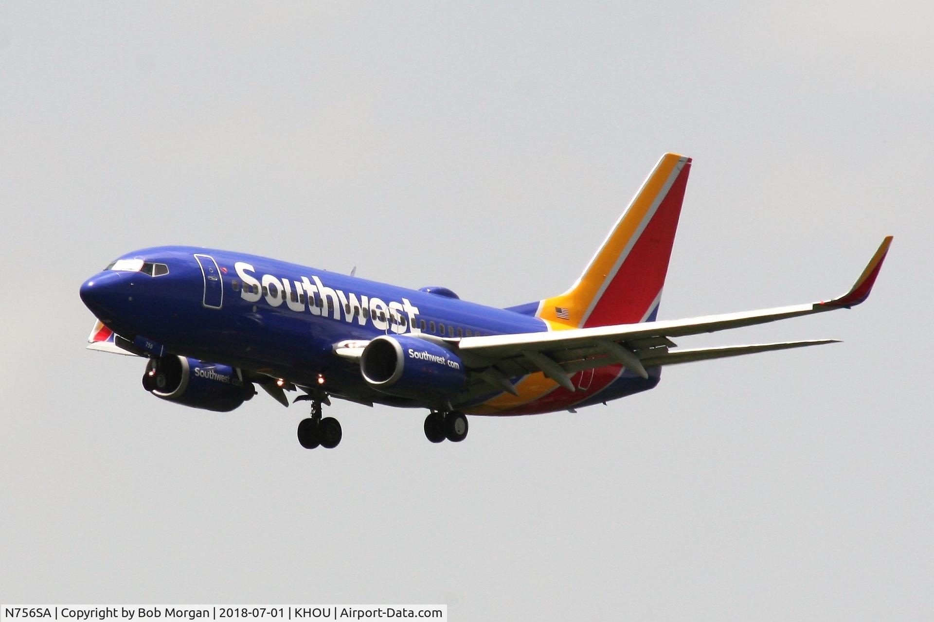 N756SA, 1999 Boeing 737-7H4 C/N 27872, N756SA landing at Hobby Airport.