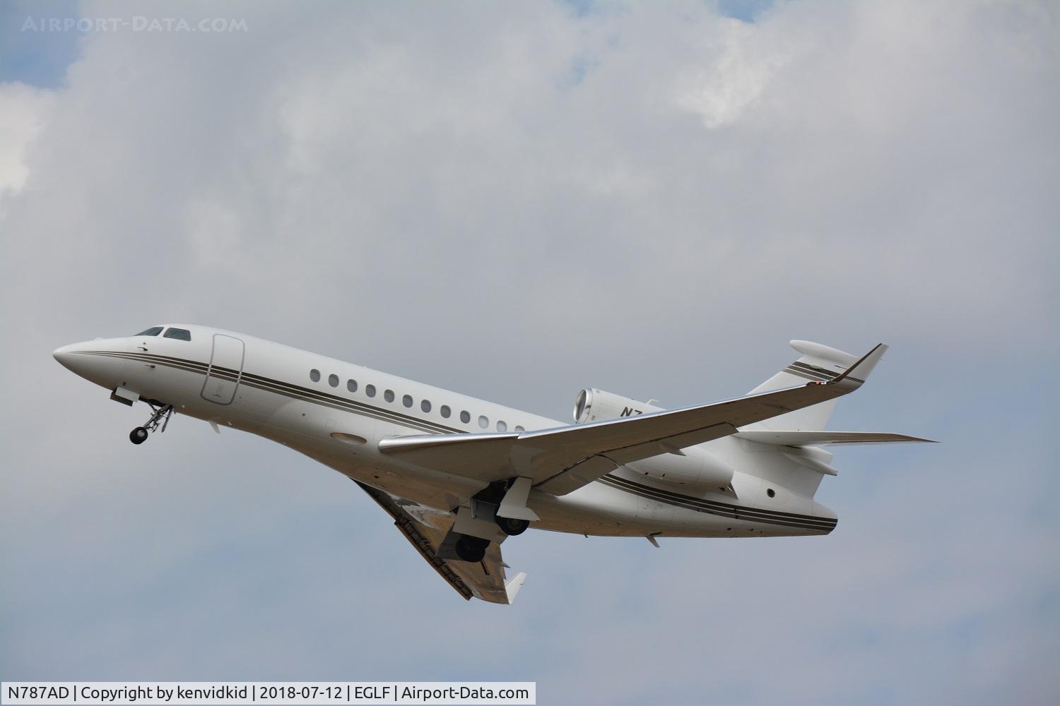 N787AD, 2009 Dassault Falcon 7X C/N 73, Departing Farnborough.