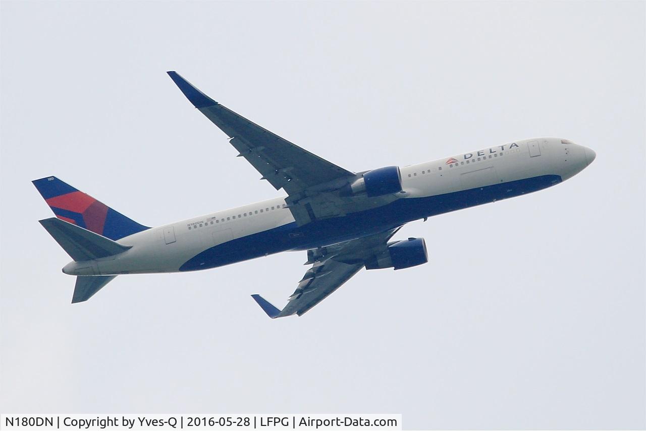 N180DN, 1992 Boeing 767-332 C/N 25985, Boeing 767-332, Take off rwy 06R, Roissy Charles De Gaulle airport (LFPG-CDG)
