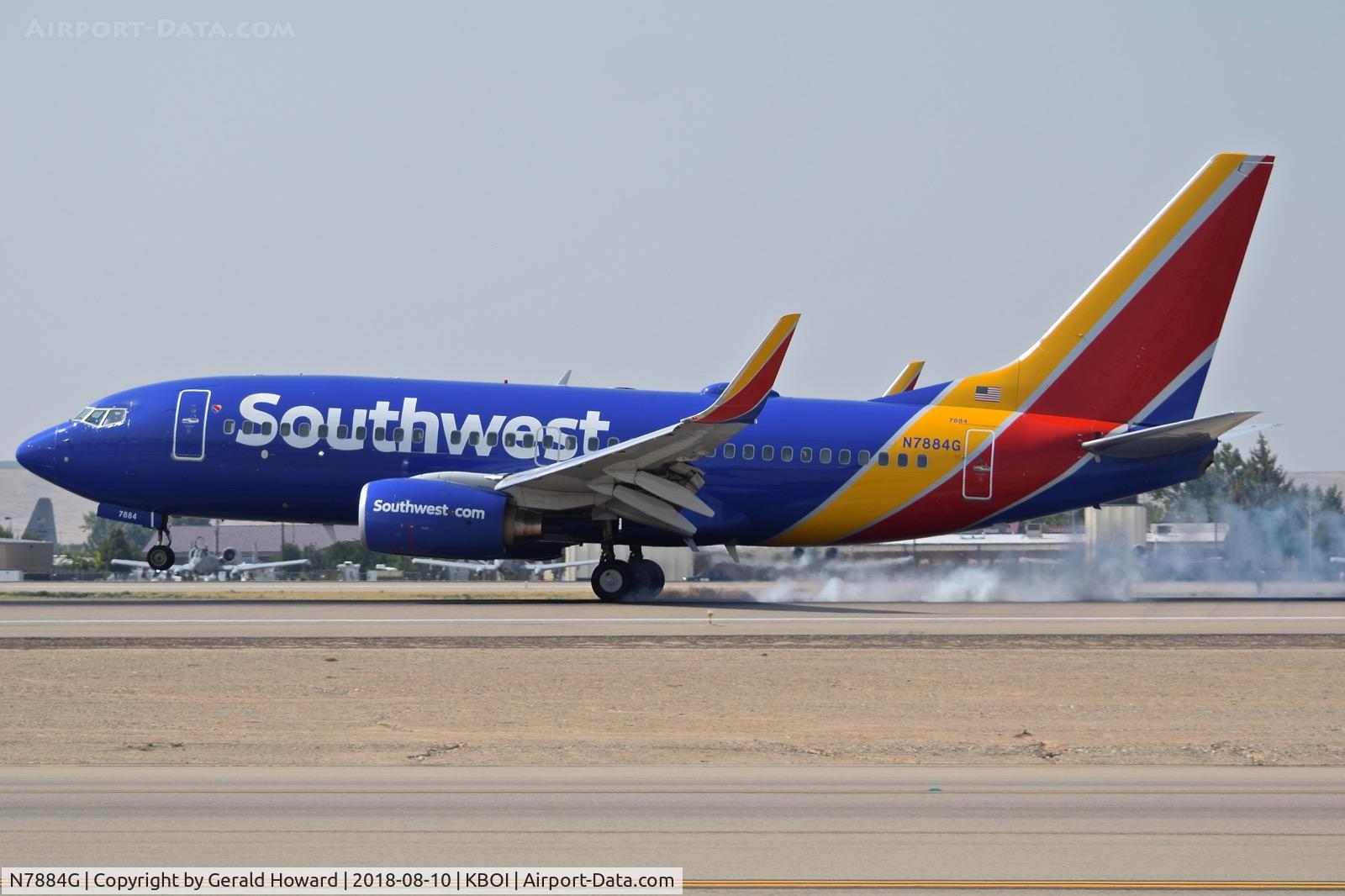N7884G, 2001 Boeing 737-76N C/N 30133, Landing on RWY 10L.