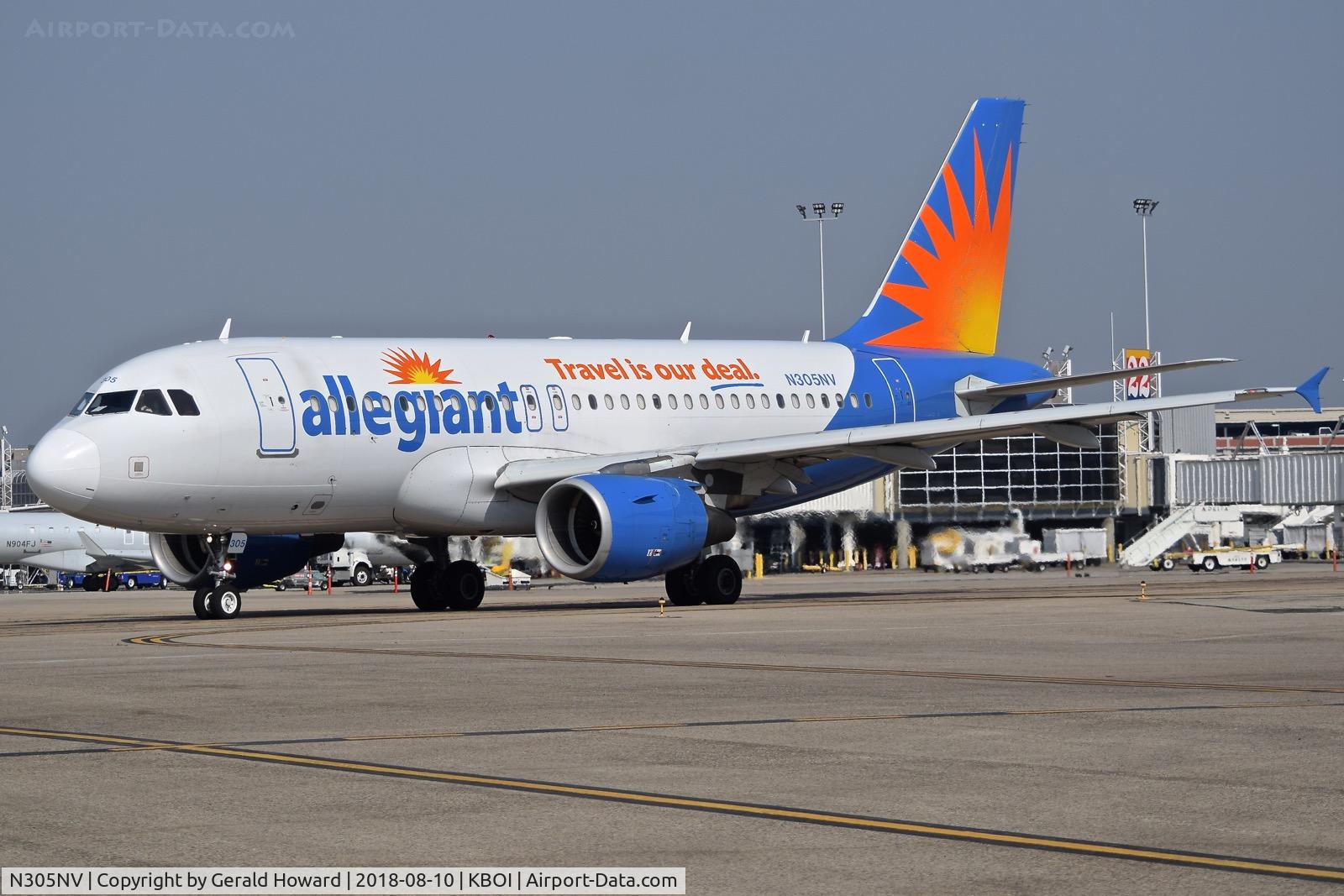 N305NV, 2005 Airbus A319-111 C/N 2398, Taxiing from the terminal.