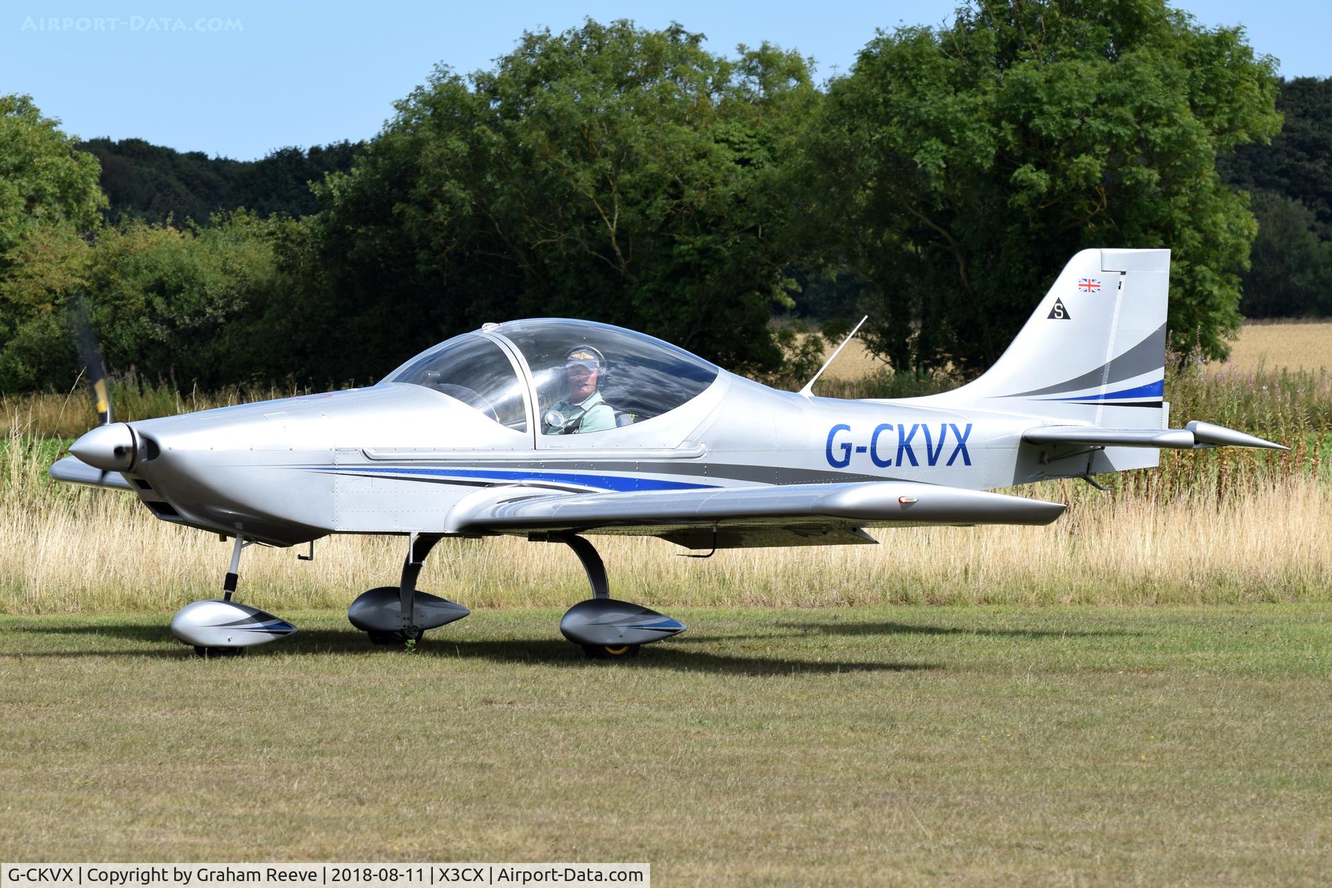 G-CKVX, 2018 Breezer Breezer M400 C/N UL142, Departing from Northrepps.