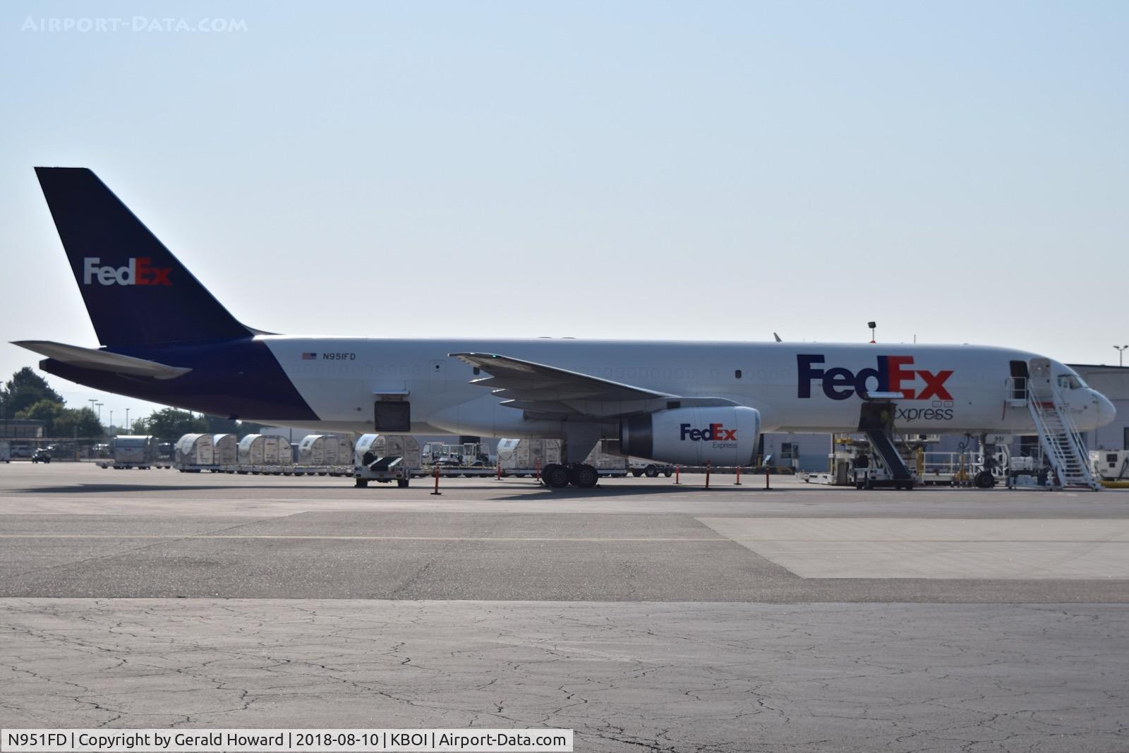 N951FD, 1997 Boeing 757-236 C/N 28665, parked on the Fed Ex ramp.