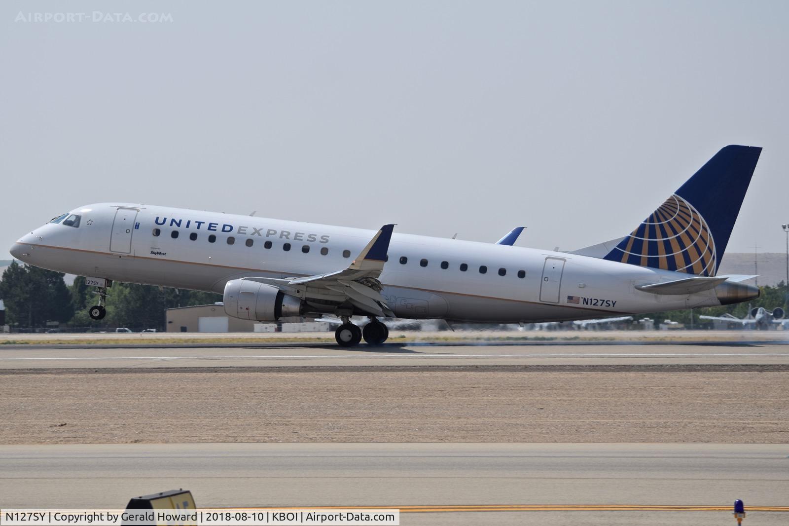 N127SY, 2014 Embraer 175LR (ERJ-170-200LR) C/N 17000441, Landing RWY 10L.