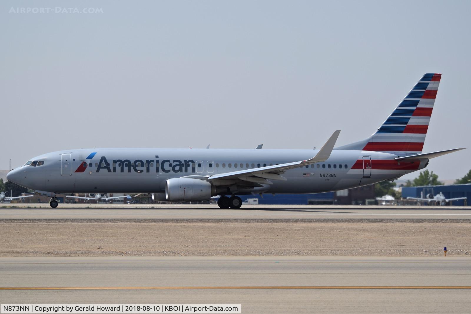 N873NN, 2011 Boeing 737-823 C/N 40766, Take off run on RWY 10L.