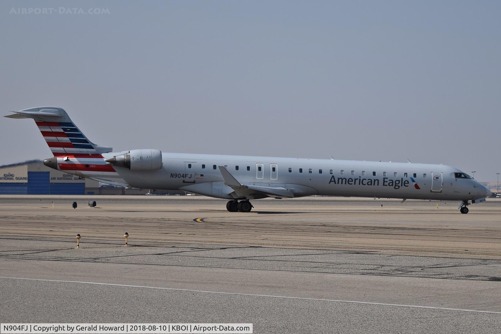 N904FJ, 2003 Bombardier CRJ-900ER (CL-600-2D24) C/N 15004, Taxiing onto the Terminal ramp.